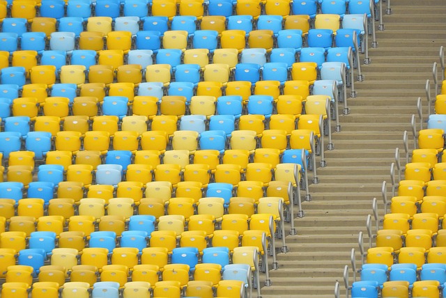 通过积极的 通过积极的